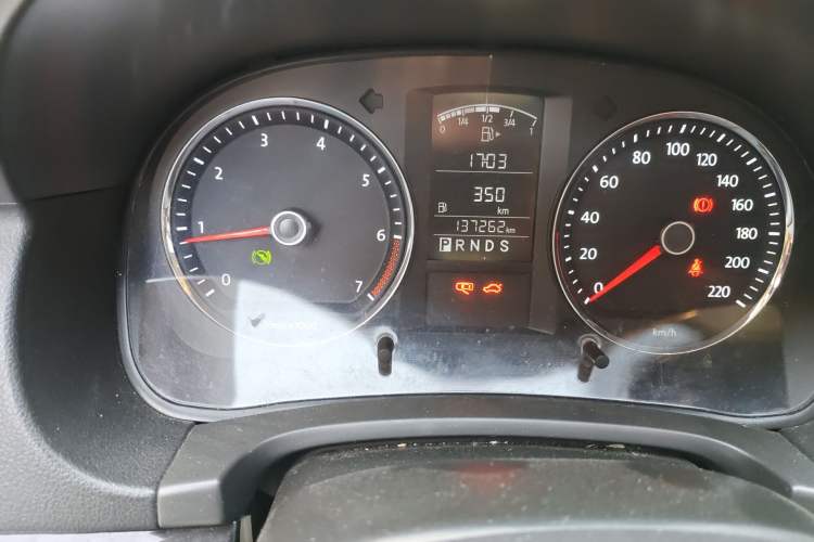 Used Volkswagen Lavida 2011 1.6L Automatic Premium Edition Odometer Close Up