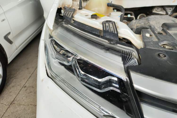 Used Yema Bojun 2019 1.5T CVT Luxury Model Right Front Headlight
