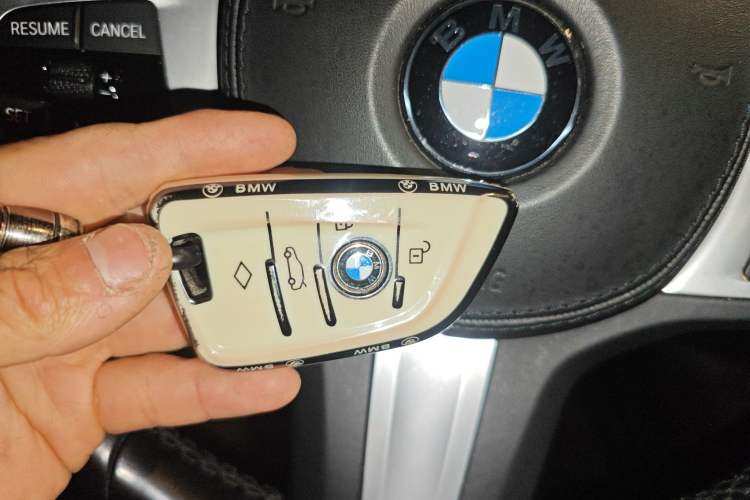 Used BMW 5 Series 2021 530Li Luxury Edition M Sport Package Vehicle Key