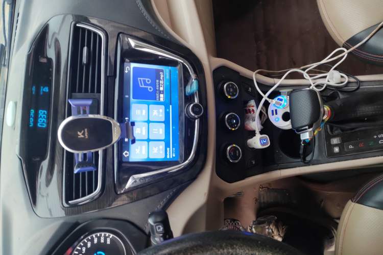 Used FAW Yingzhi 737 2016 1.5L CVT Luxury Navigation Edition Audio And AC Panel