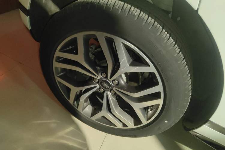 Used Land Rover Range Rover Evoque 2021 Range Rover Velar 249 PS R-Dynamic S Performance Edition
