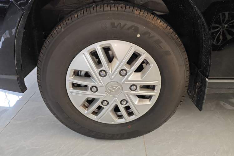 Used SAIC MAXUS Xintu V70 2023 2.0T Elite Edition Automatic Short Wheelbase Low Roof – 5/6 Seats
