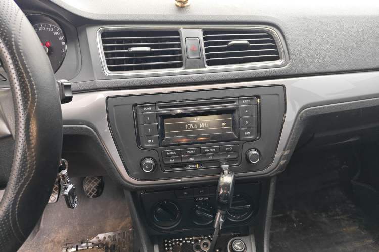 Used Volkswagen Gran Lavida 2015 1.6L Manual Fashion Edition
