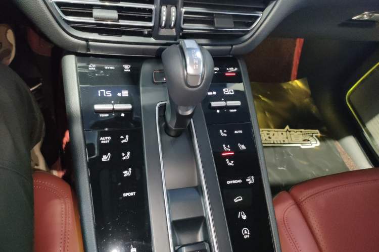 Used Porsche Macan 2022 Macan 2.0T
