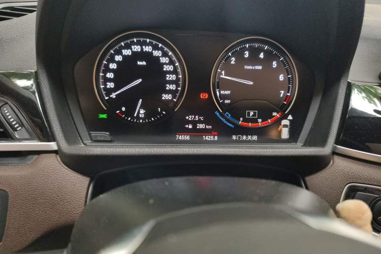 Used BMW X1 2020 sDrive25Li Leading Model Odometer Close Up