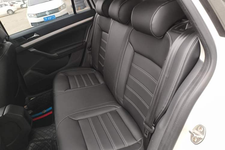 Used Volkswagen Gran Lavida 2015 1.6L Automatic Fashion Edition Left Rear Seat