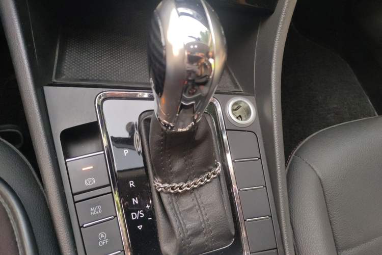 Used Volkswagen Bora 2020 1.5L Automatic Comfort Model Gear Lever