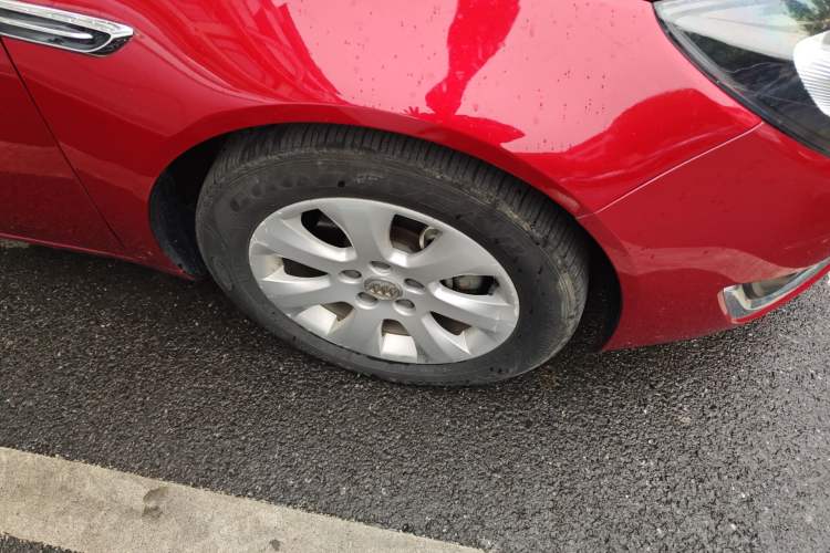 Used Buick Regal 2015 2.0L Leading Fashion Edition Right Front Wheel Hub