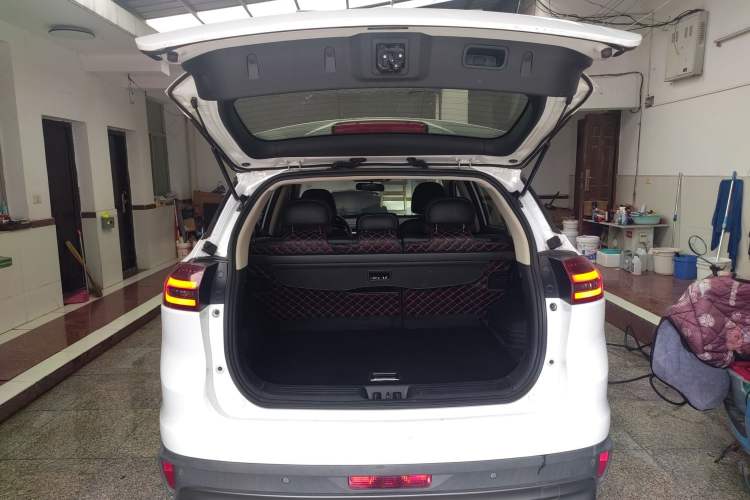 Used Geely Auto Emgrand X7 Sport 2018 1.8TD Automatic Two-Wheel Drive Smart Connect 4G Internet Edition
