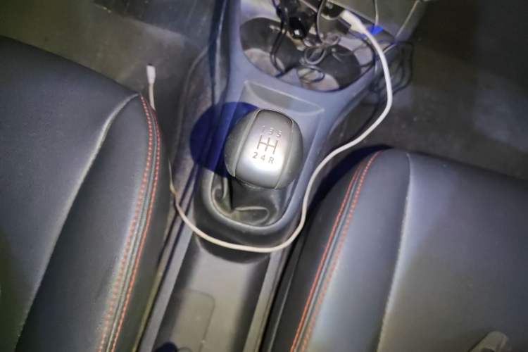 Used Nissan Livina 2013 1.6XE Manual Comfort Edition Gear Lever