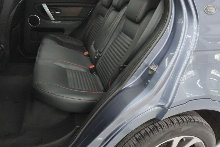 Used Land Rover Discovery Sport 2020 249 PS R-Dynamic Performance Edition Left Rear Seat