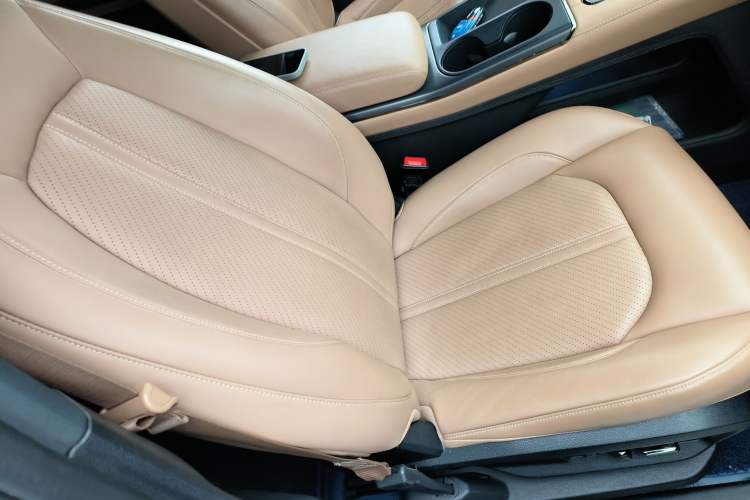 Used Nio ES6 2020 610 km Performance Version Right Front Seat