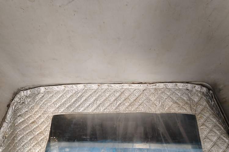 Used Dongfeng Yufeng 2021 2.4T Rear-Drive Logistics Vehicle Long Wheelbase High Roof Dual Rear Tires 6–9 Seats China VI Emission Standard YCY24140-60
