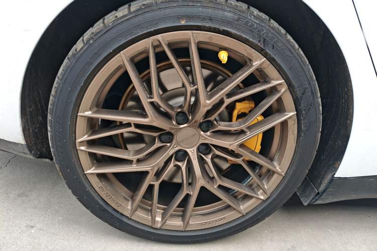 Used Xiaomi Auto SU7 2024 Rear-Drive Standard Founder Edition Right Rear Wheel Hub