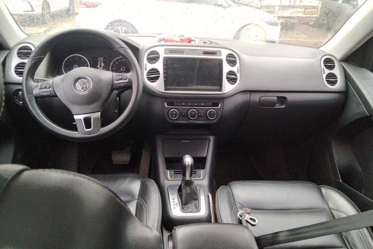 Used Volkswagen Tiguan 2016 280TSI Automatic Two-Wheel Drive Silk Road Comfort Edition Center Console