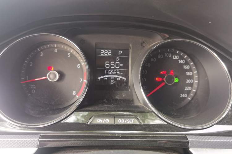 Used Volkswagen C-TREK 2018 230TSI DSG Comfort Model Odometer Close Up