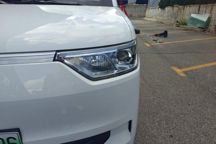 Used Ruichi EC75 2025 Model Passenger Vehicle Smart Driving Ultra-Charging Edition, Pioneer Type I, 52.16 kWh