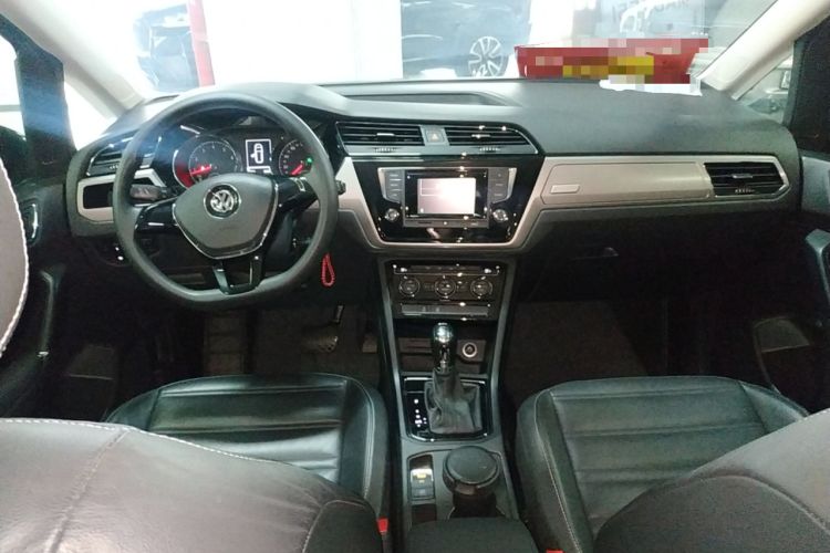 Used Volkswagen Touran 2016 Volkswagen Touran L 280TSI DSG Comfort Edition Center Console