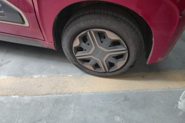 Used Baojun E200 2020 305KM Smart Drive Version Right Front Wheel Hub