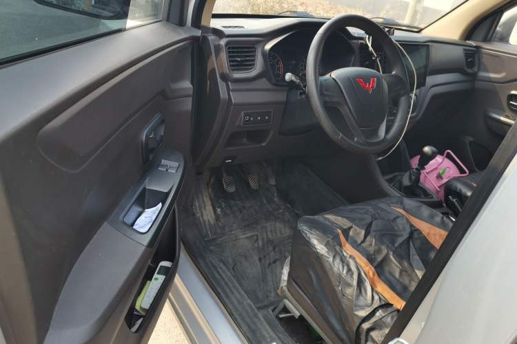 Used Wuling Hongguang V 2022 1.5L Jingqu Edition Electric-Assist LAR
