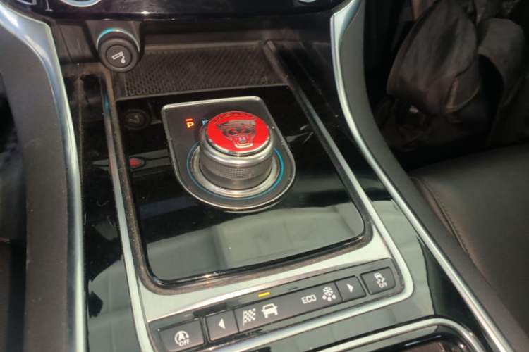 Used Jaguar XFL 2020 XFL 2.0T P200 Two-Wheel-Drive Rally Flag Edition
