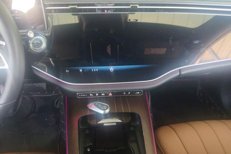 Used Mercedes-Benz E-Class New Energy 2024 E 350 e L Plug-in Hybrid Sedan Audio And AC Panel