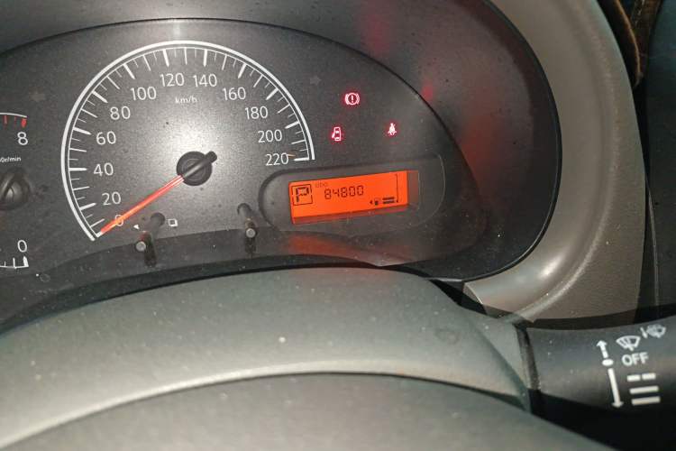 Used Nissan Sunny 2015 1.5XE CVT Comfort Edition Odometer Close Up