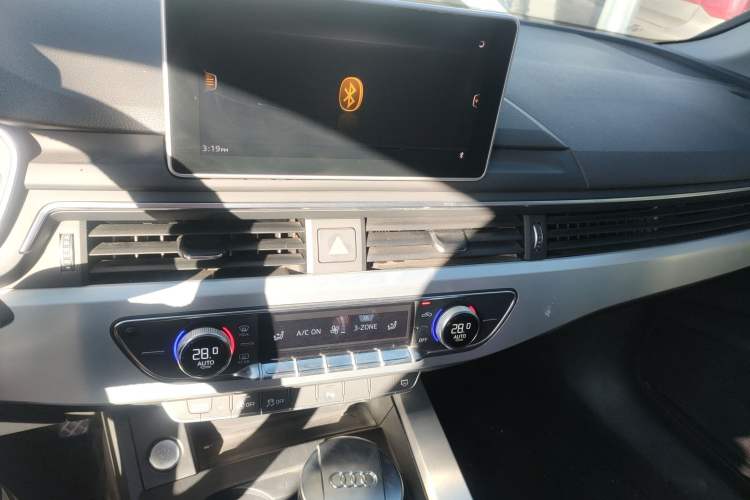 Used Audi A4L 2018 30th Anniversary Edition 40 TFSI Fashion Model
