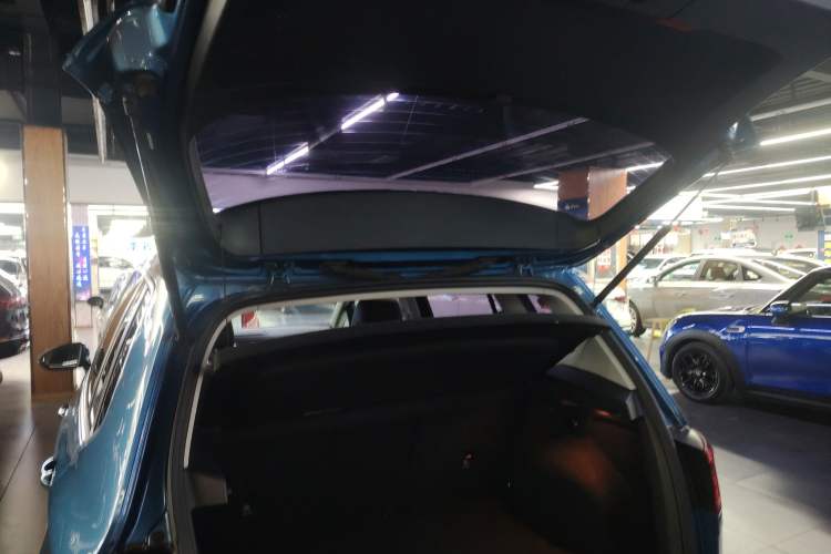 Used Volkswagen Golf Sportsvan 2018 230TSI Automatic Trend Edition Trunk