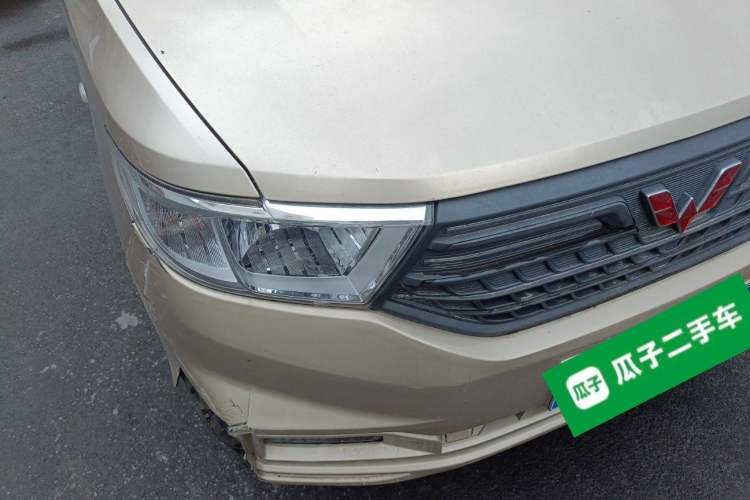 Used Wuling Hongguang V 2021 1.5L Jingqu Version LAR Right Front Headlight