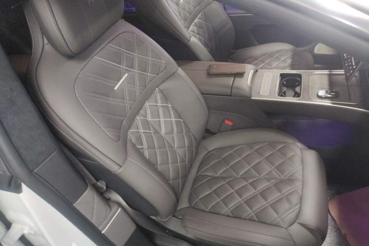 Used Nio ET9 2025 100 kWh Right Front Seat