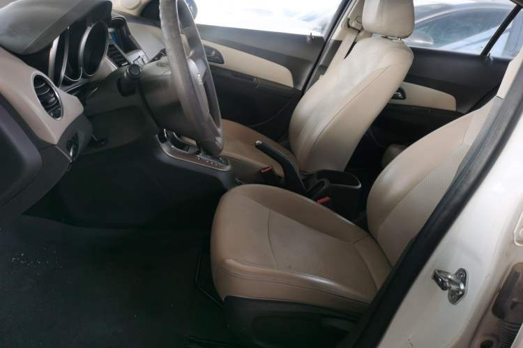 Used Chevrolet Cruze 2015 1.5L Classic SE AT Left Front Seat