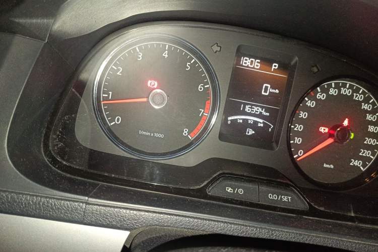 Used Volkswagen Gran Lavida 2013 1.6L Automatic Fashion Model