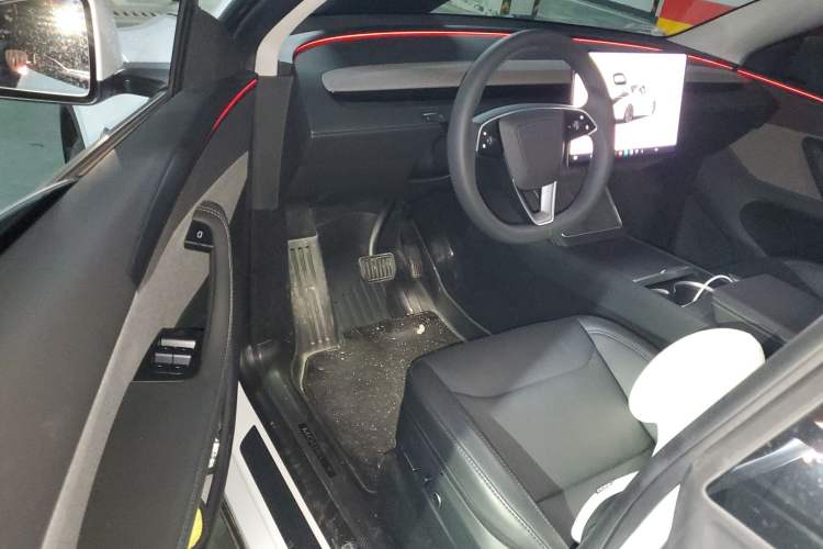 Used Tesla Model Y 2025 Rear-Wheel-Drive Version
