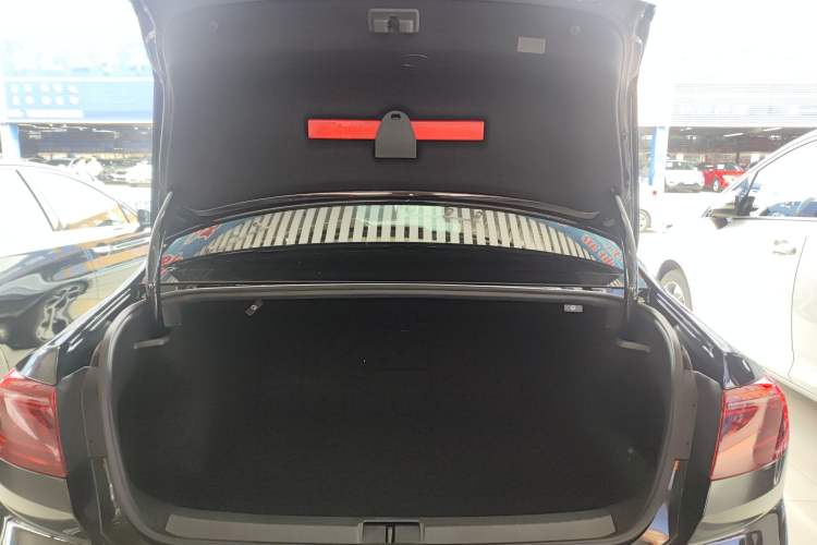 Used Volkswagen Magotan 2023 2 Million Units Limited Edition 330TSI DSG Leading Version Trunk