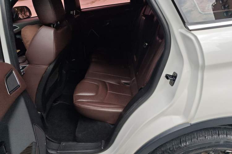 Used Land X7 2015 2.0T Panoramic Prestige Edition
