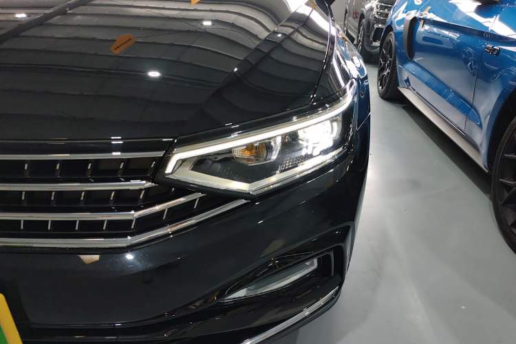 Used Volkswagen Magotan 2024 2 Million Units Zhongxiang Version 330TSI DSG Luxury Edition Left Front Headlight