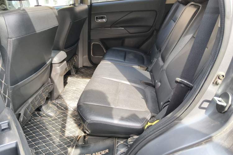 Used Mitsubishi Outlander 2014 2.4L 4x4 Deluxe Value Edition 5 Seats