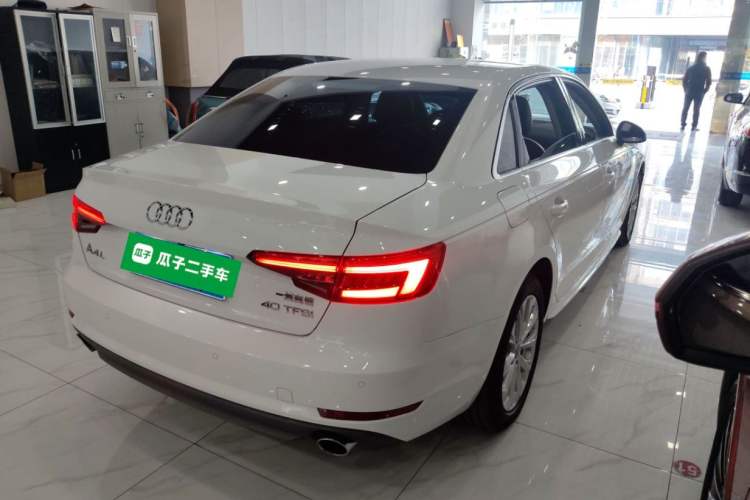 Used Audi A4L 2017 40 TFSI Ambition Edition
