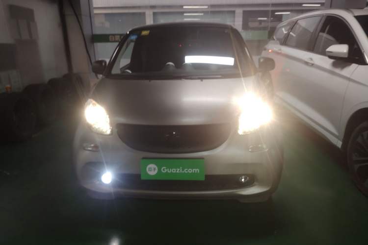 Used smart fortwo 2015 1.0L 52 kW hardtop Dynamic version