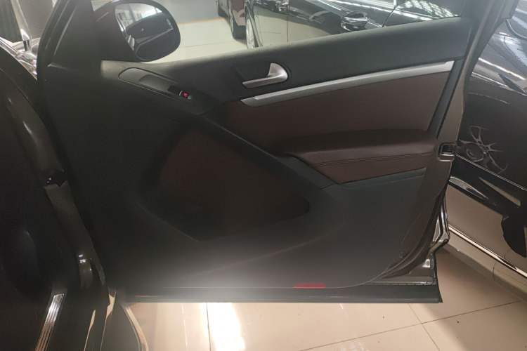 Used Volkswagen Tiguan L 2015 2.0 TSI Automatic All-Wheel Drive Luxury Edition