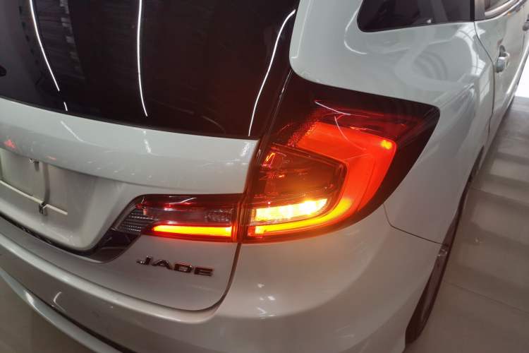 Used Honda Jade 2017 1.8L automatic Comfort version 5 seats
