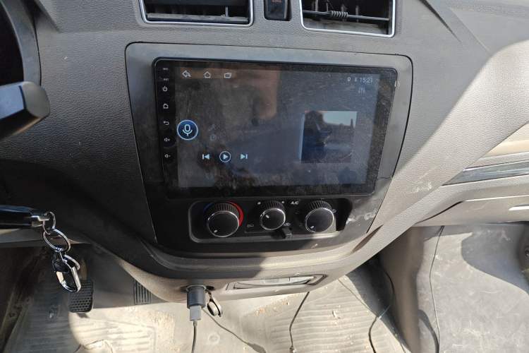 Used Dongfeng Yufeng EM26 2023 Standard Edition 41.472 kWh Henan Lithium Power Audio And AC Panel