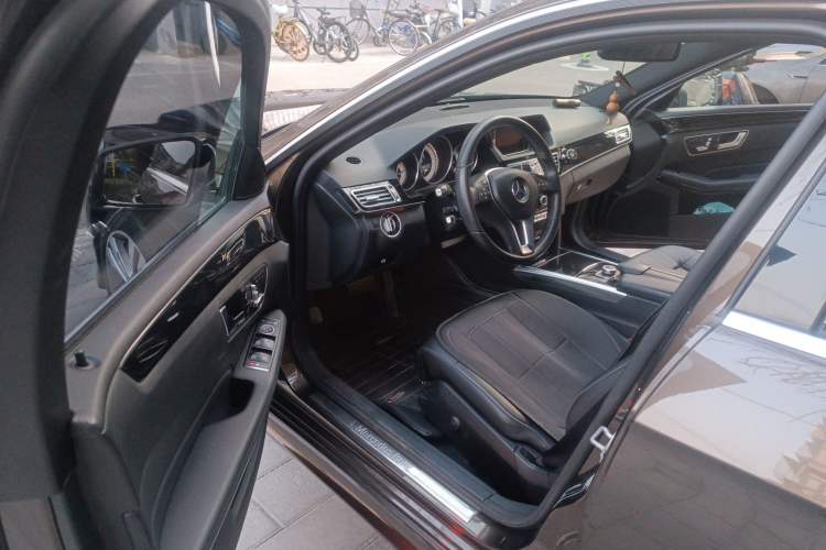 Used Mercedes-Benz E-Class 2015 Facelift E 200 L Sport Edition