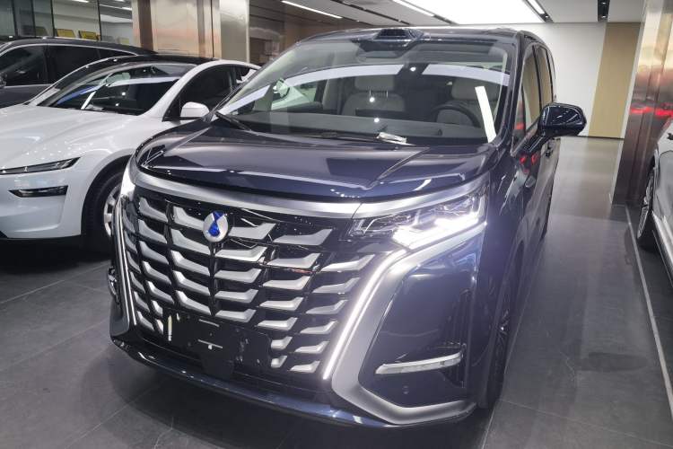 Used Denza D9 2025 DM-i Intelligent Drive 1020 Four-Wheel Drive Flagship Model