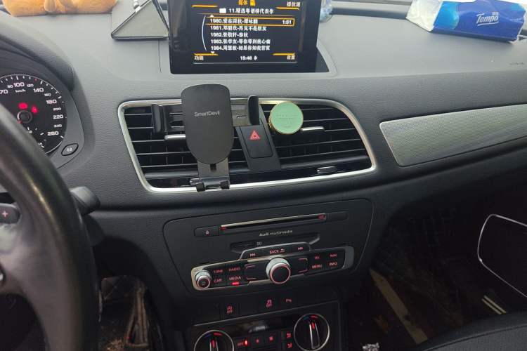 Used Audi Q3 2018 30th Anniversary Edition 30 TFSI Style Model Audio And AC Panel