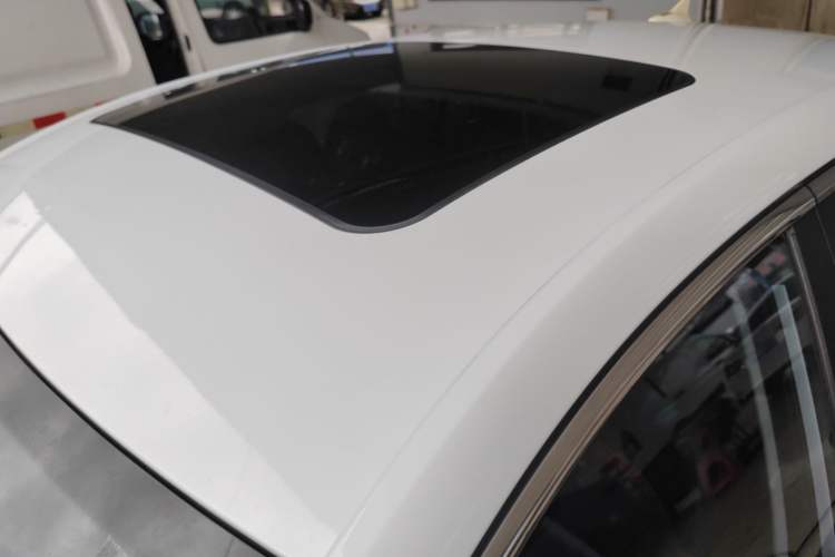 Used MG 5 2021 Revised Version 180 DVVT CVT Youth Luxury Edition Roof