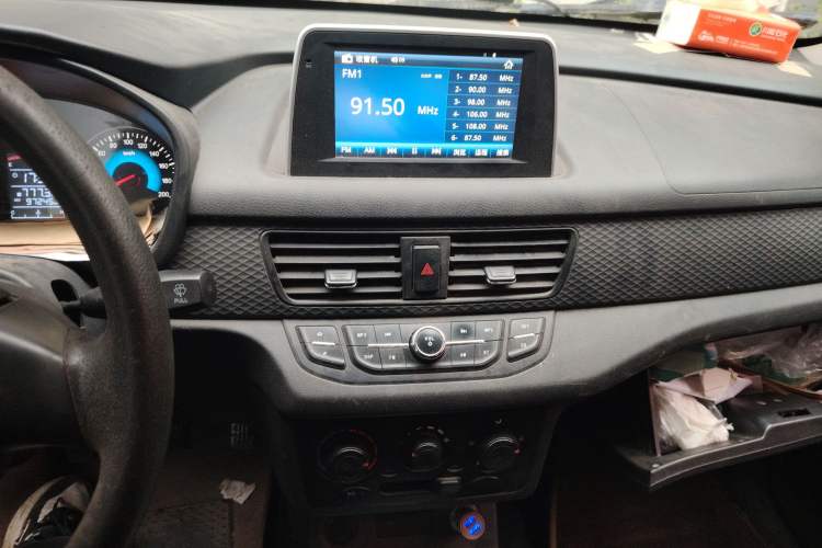 Used Dongfeng Fengon 330 2018 1.5L 330S Premium Edition DK15 Audio And AC Panel