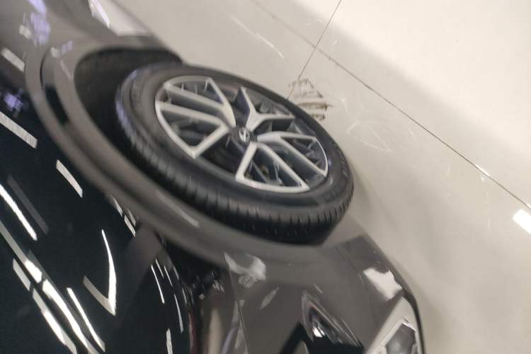 Used GAC Trumpchi GS8 2022 Dual-Engine Series 2.0TM Two-Wheel Drive Prestige Edition (7 Seats) Left Front Wheel Hub