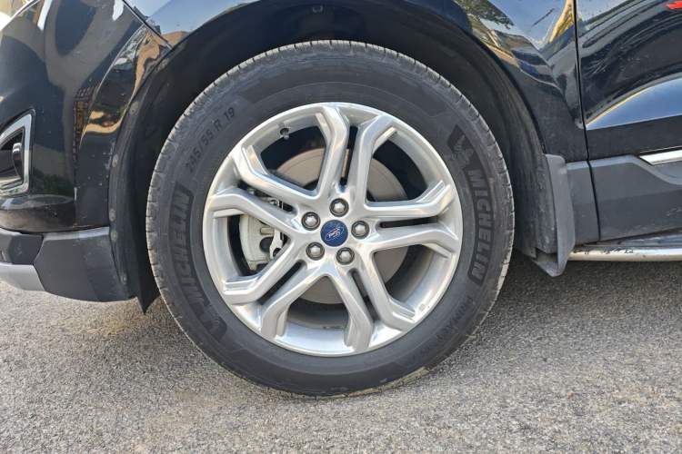 Used Ford Edge 2016 EcoBoost 245 Two-Wheel-Drive Titanium 7-Seater Left Front Wheel Hub